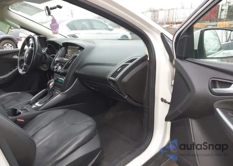 2013 Ford Focus Titanium z USA, uszkodzony, nr VIN 1FADP3N23DL186393